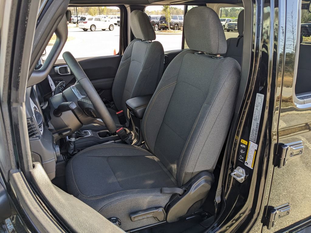 Certified 2025 Jeep Wrangler Unlimited Sahara image 35