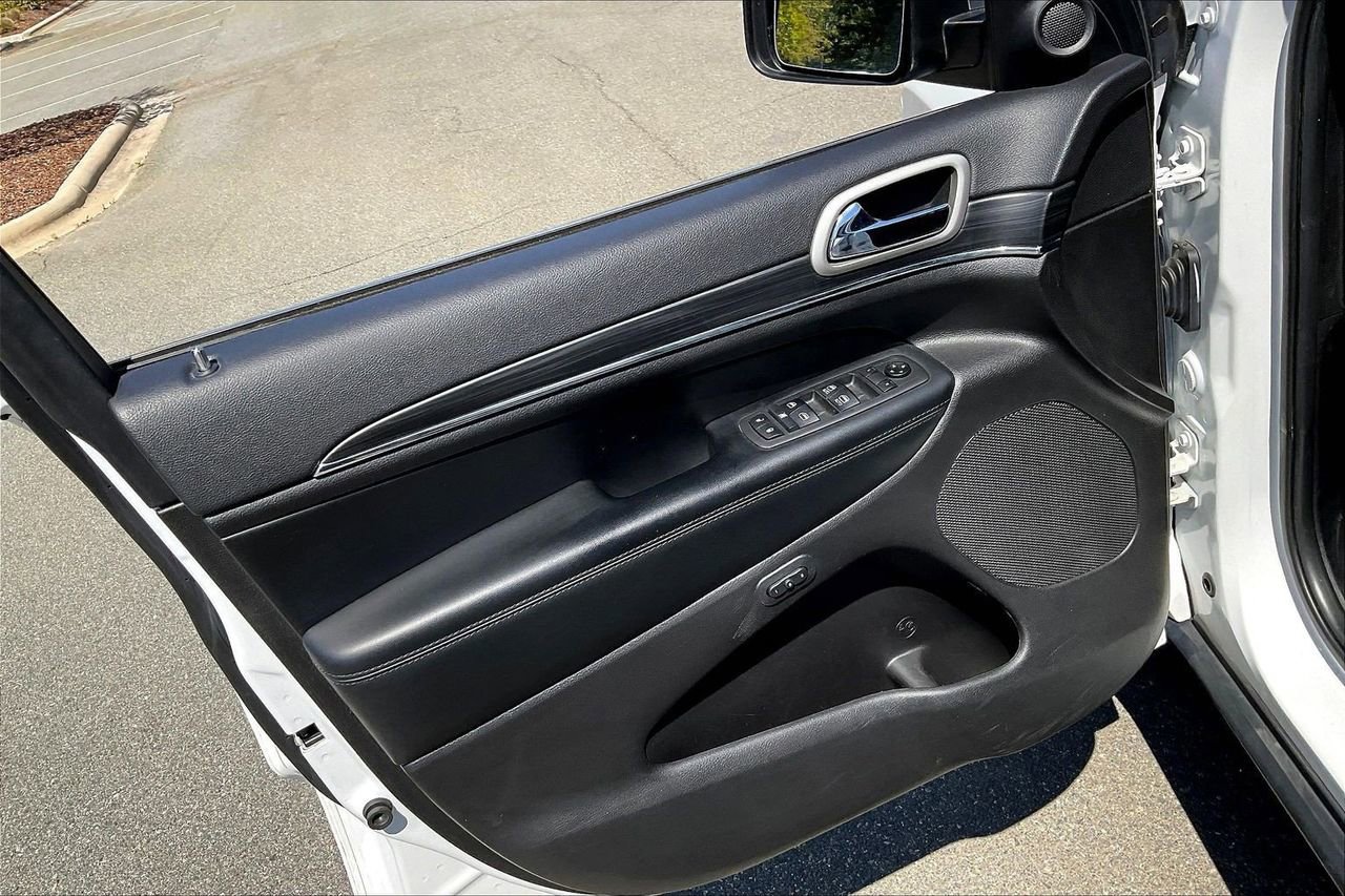 Certified 2021 Jeep Grand Cherokee Limited image 28