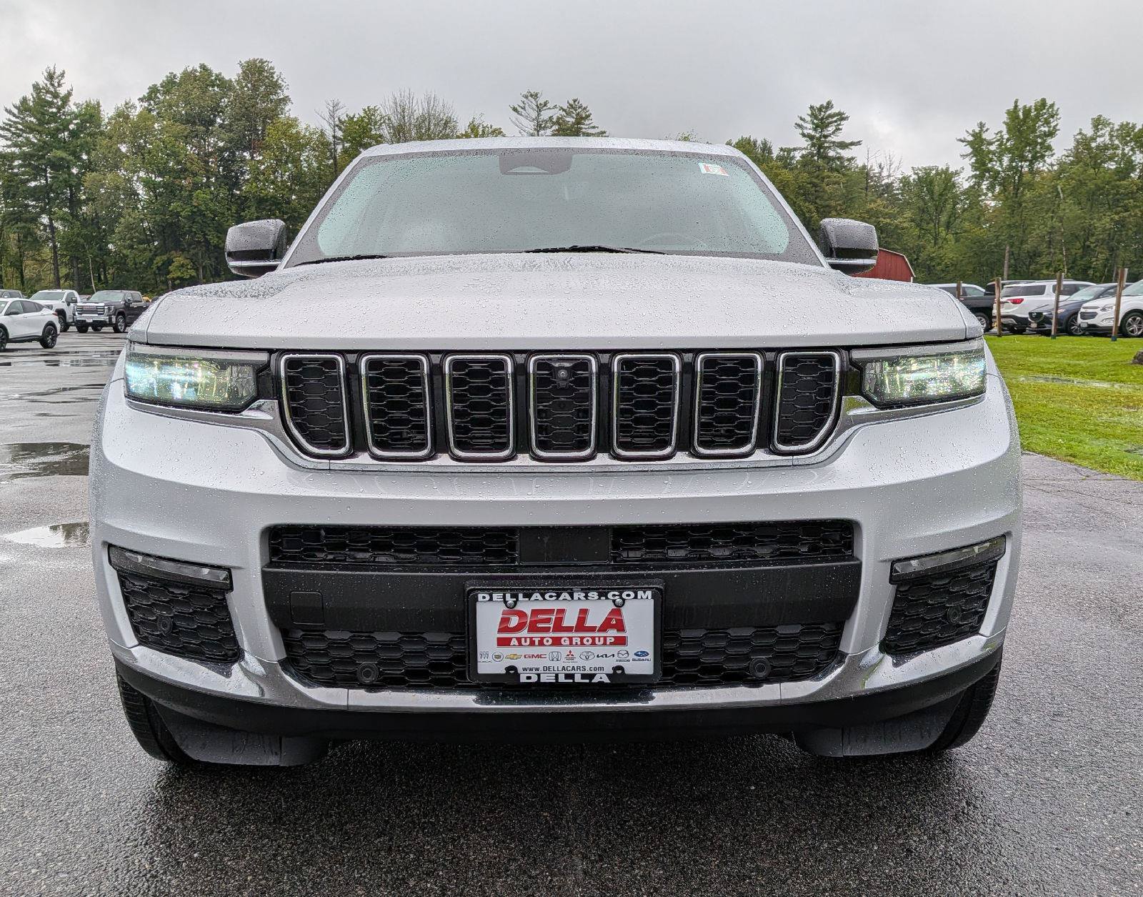 Used 2021 Jeep Grand Cherokee L Limited w/ Luxury Tech Group II AWD/4WD image 2