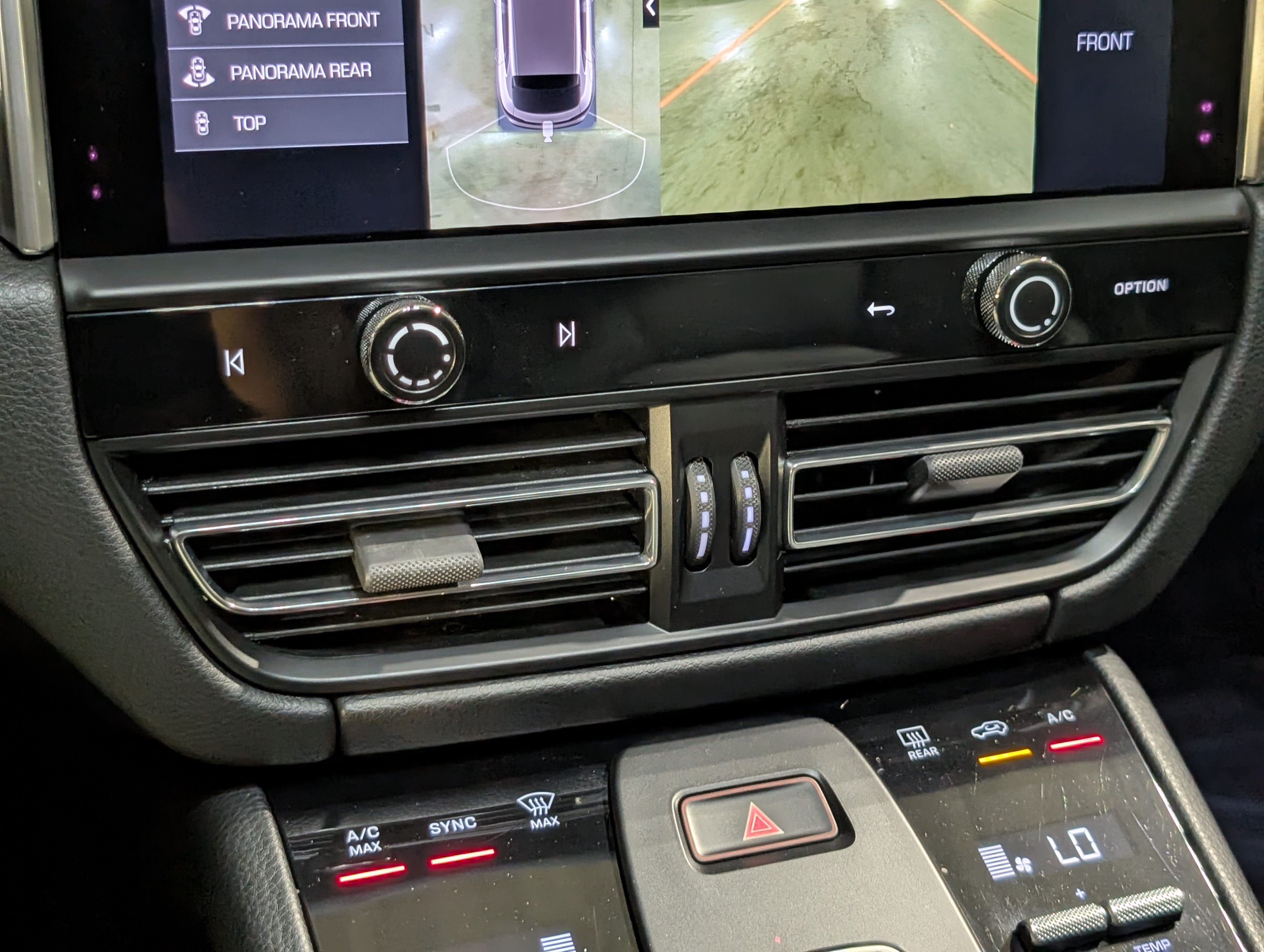 Certified 2022 Porsche Macan S AWD/4WD image 38
