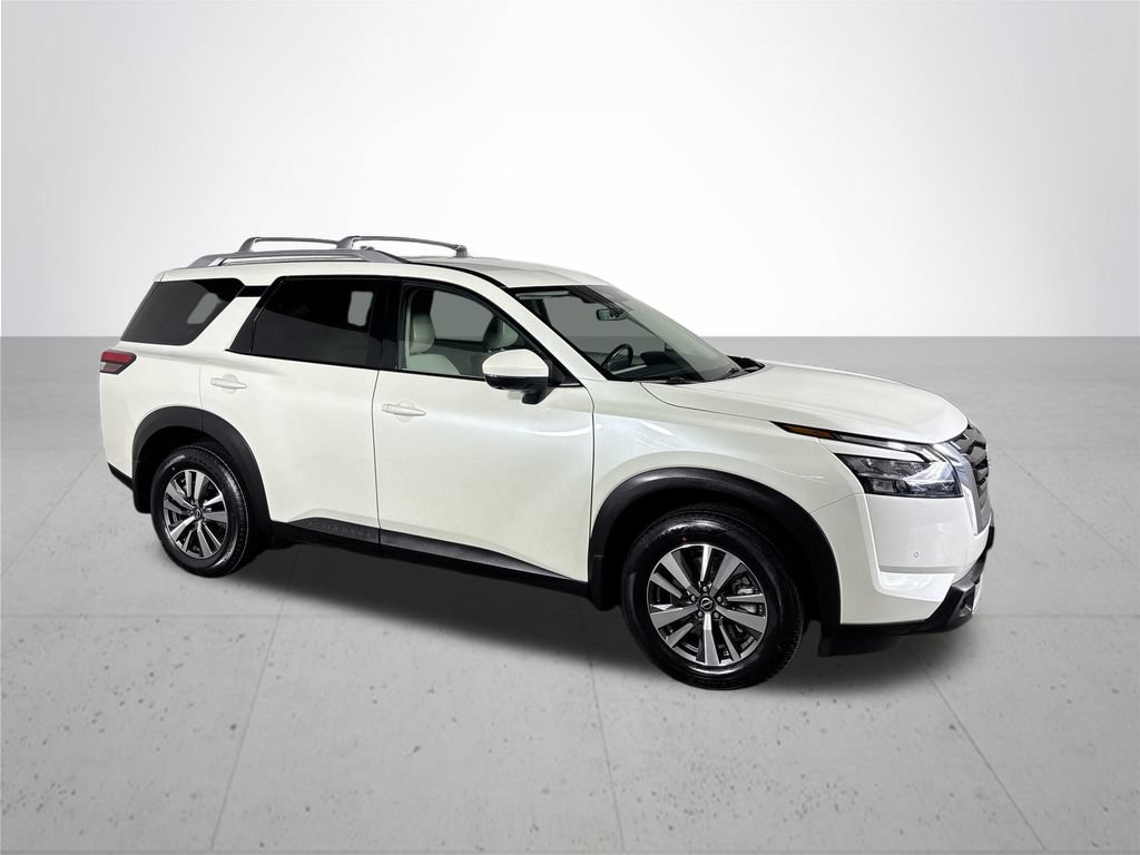 Used 2023 Nissan Pathfinder SL AWD/4WD image 4