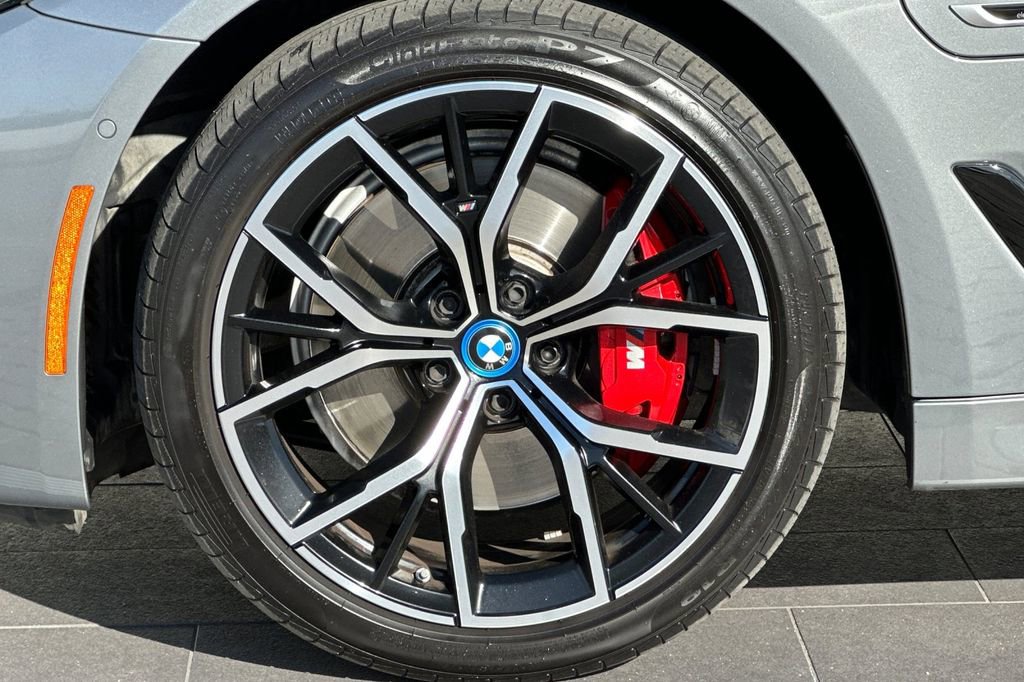 Used 2023 BMW 530e w/ M Sport Package image 32