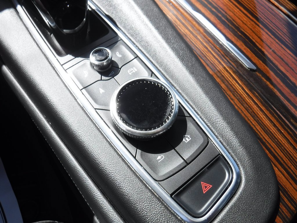 Used 2023 Cadillac Escalade ESV Premium Luxury image 25