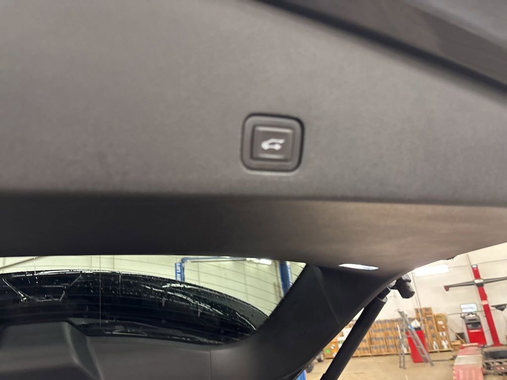 Used 2023 Cadillac XT6 Sport w/ Platinum Package AWD/4WD image 16