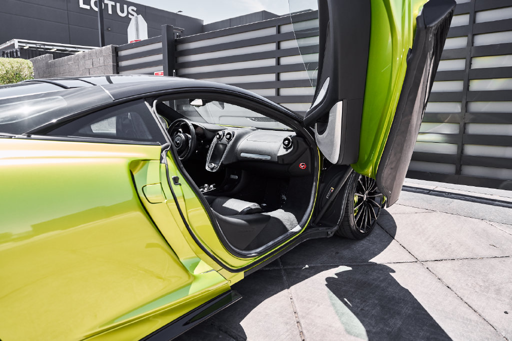 Used 2023 McLaren GT RWD image 29