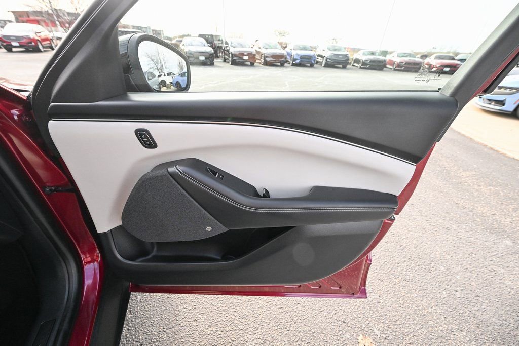 Certified 2025 Ford Mustang Mach-E Premium image 26