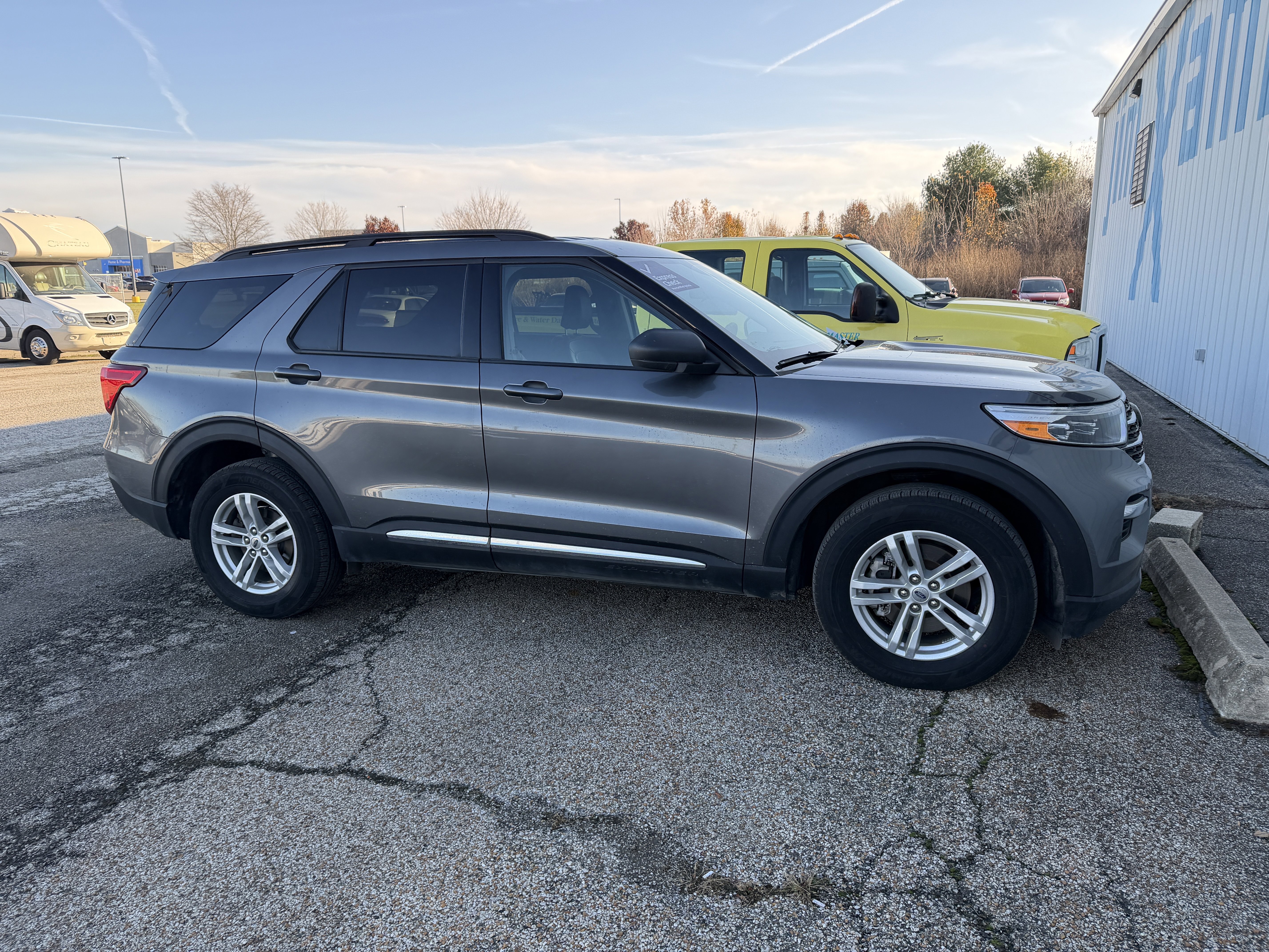Used 2023 Ford Explorer XLT w/ Equipment Group 202A image 6