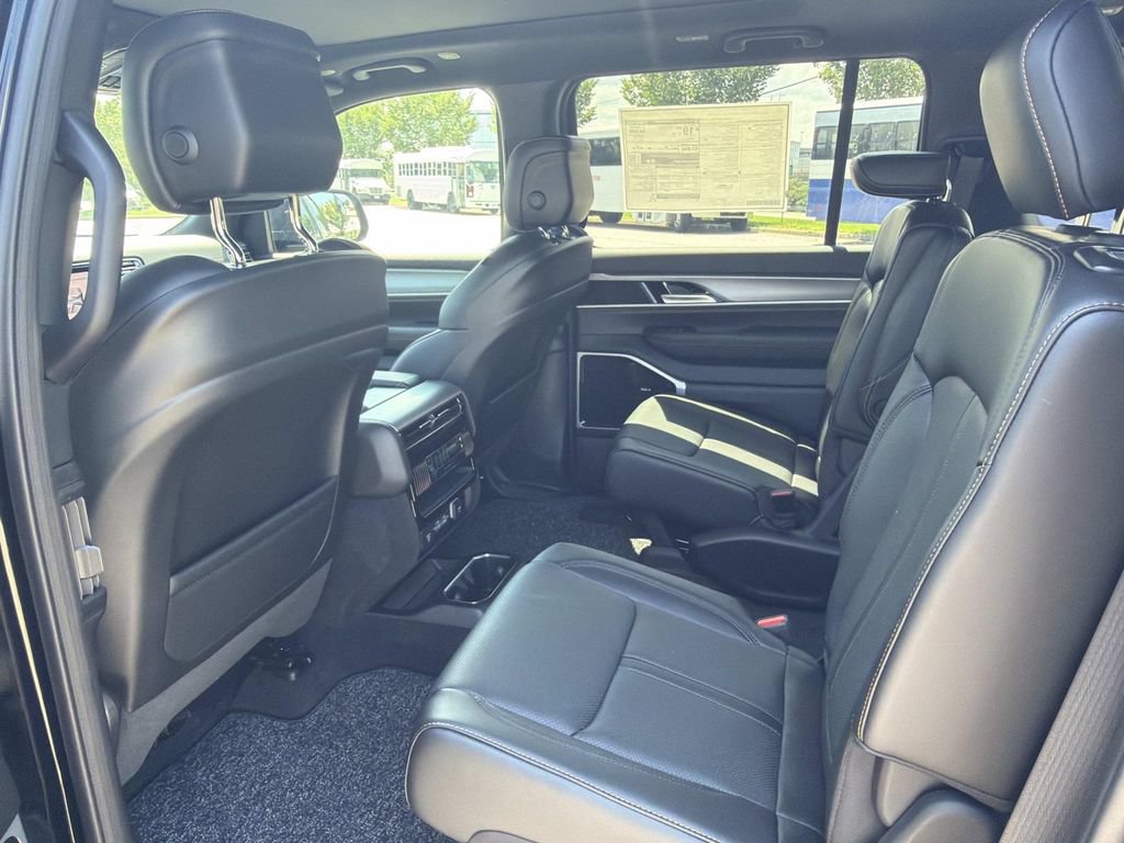 New 2026 Jeep Grand Wagoneer 4WD image 23
