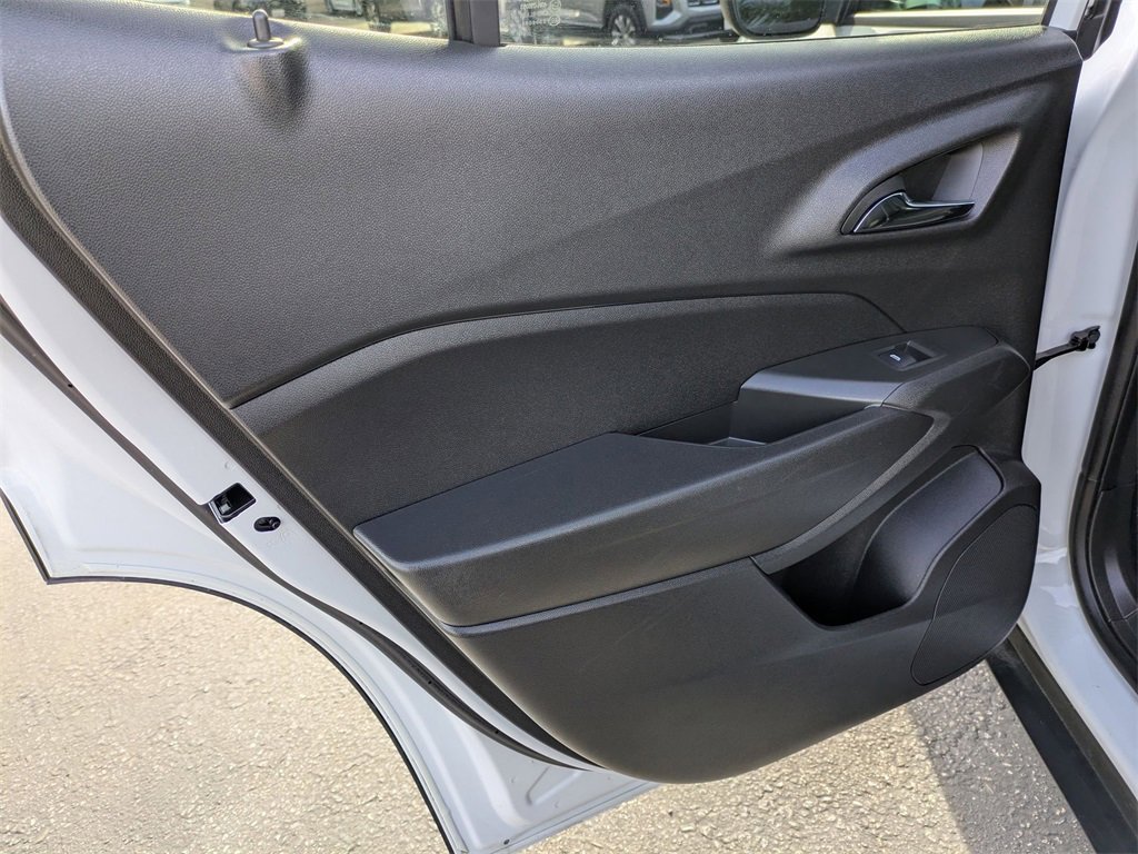 Used 2025 Chevrolet Trax LT w/ LT Convenience Package image 28