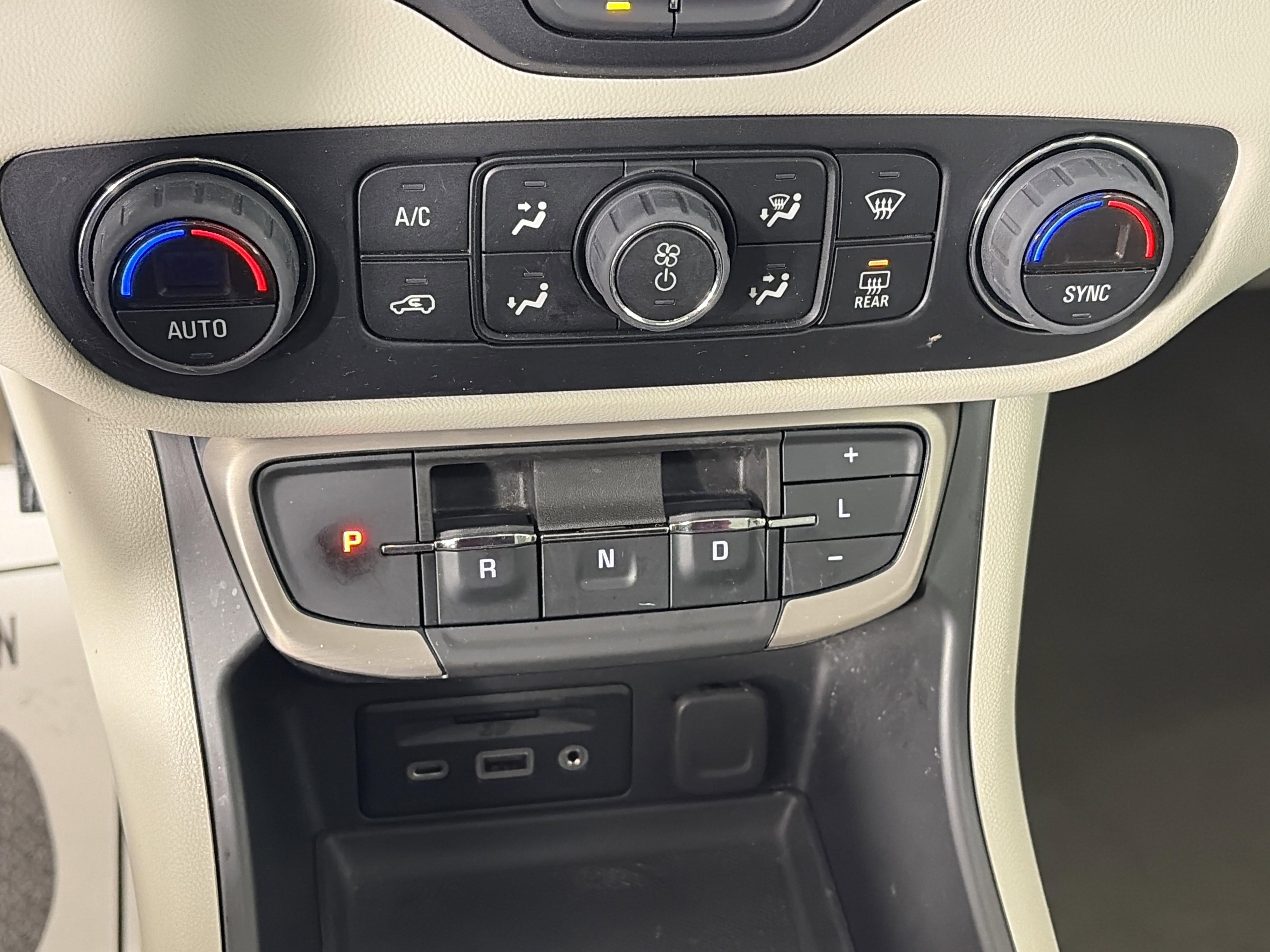 Used 2022 GMC Terrain Denali image 24