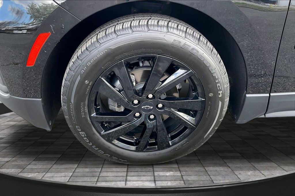 Used 2023 Chevrolet Equinox LS w/ Midnight Edition image 9