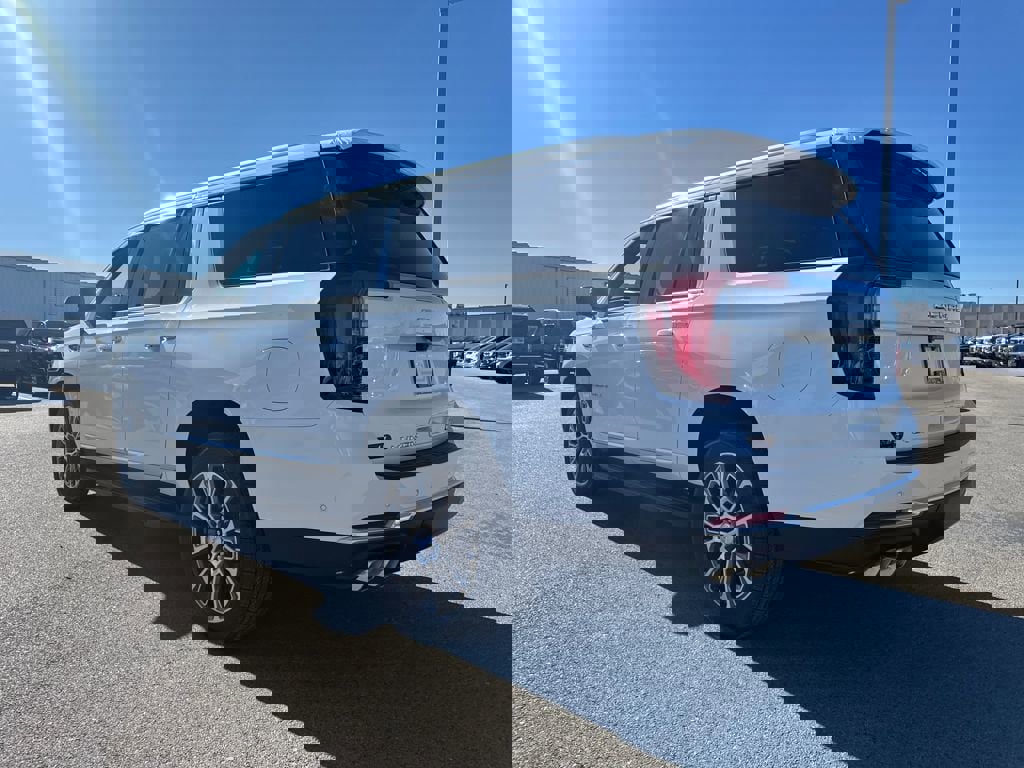 New 2026 GMC Yukon XL Denali w/ LPO, Floor Liner Package image 4