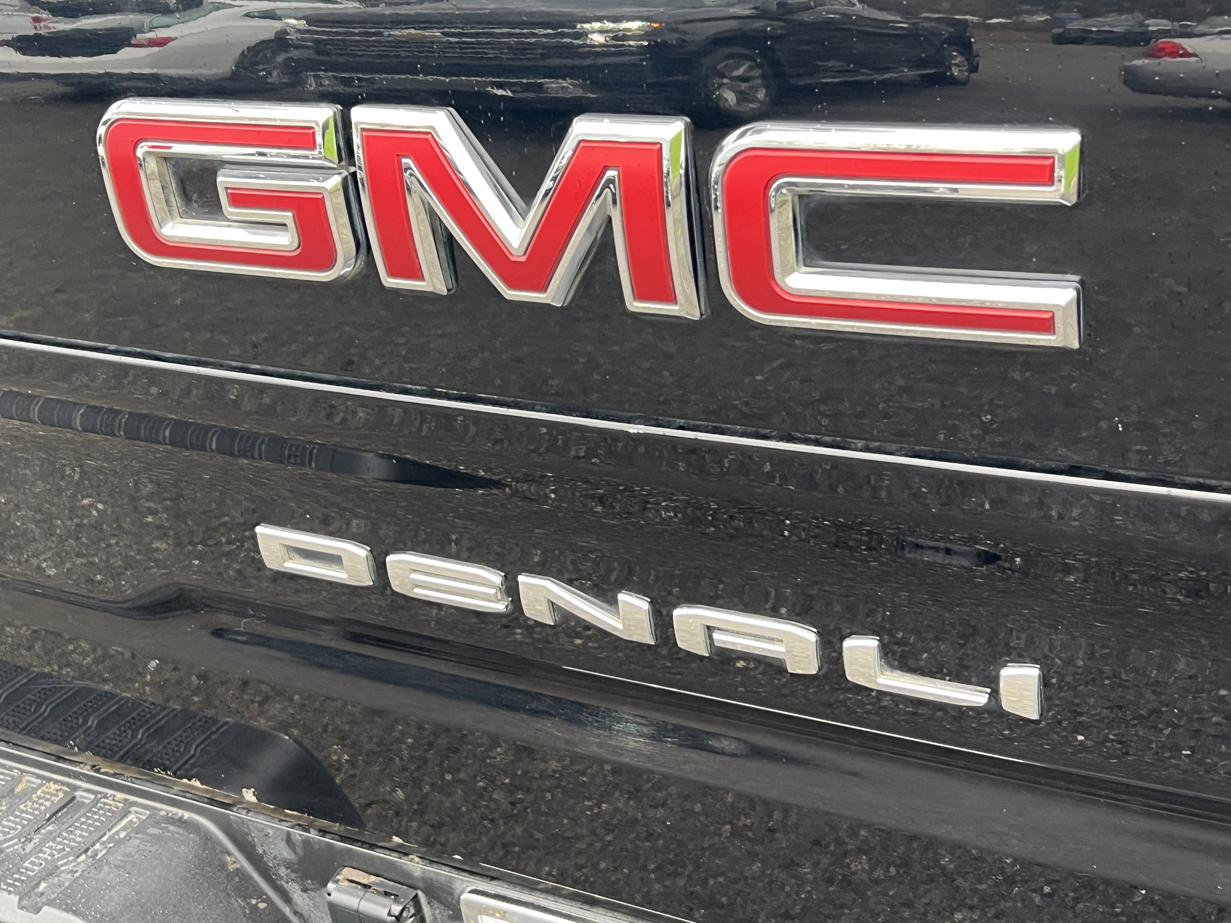 Used 2023 GMC Sierra 1500 Denali w/ Denali Carbonpro Edition AWD/4WD image 8
