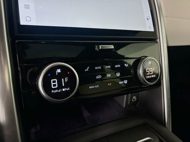 Used 2023 Land Rover Discovery Metropolitan Edition image 18