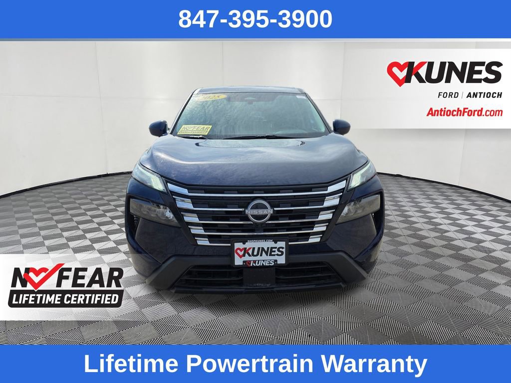 Used 2025 Nissan Rogue SV image 2