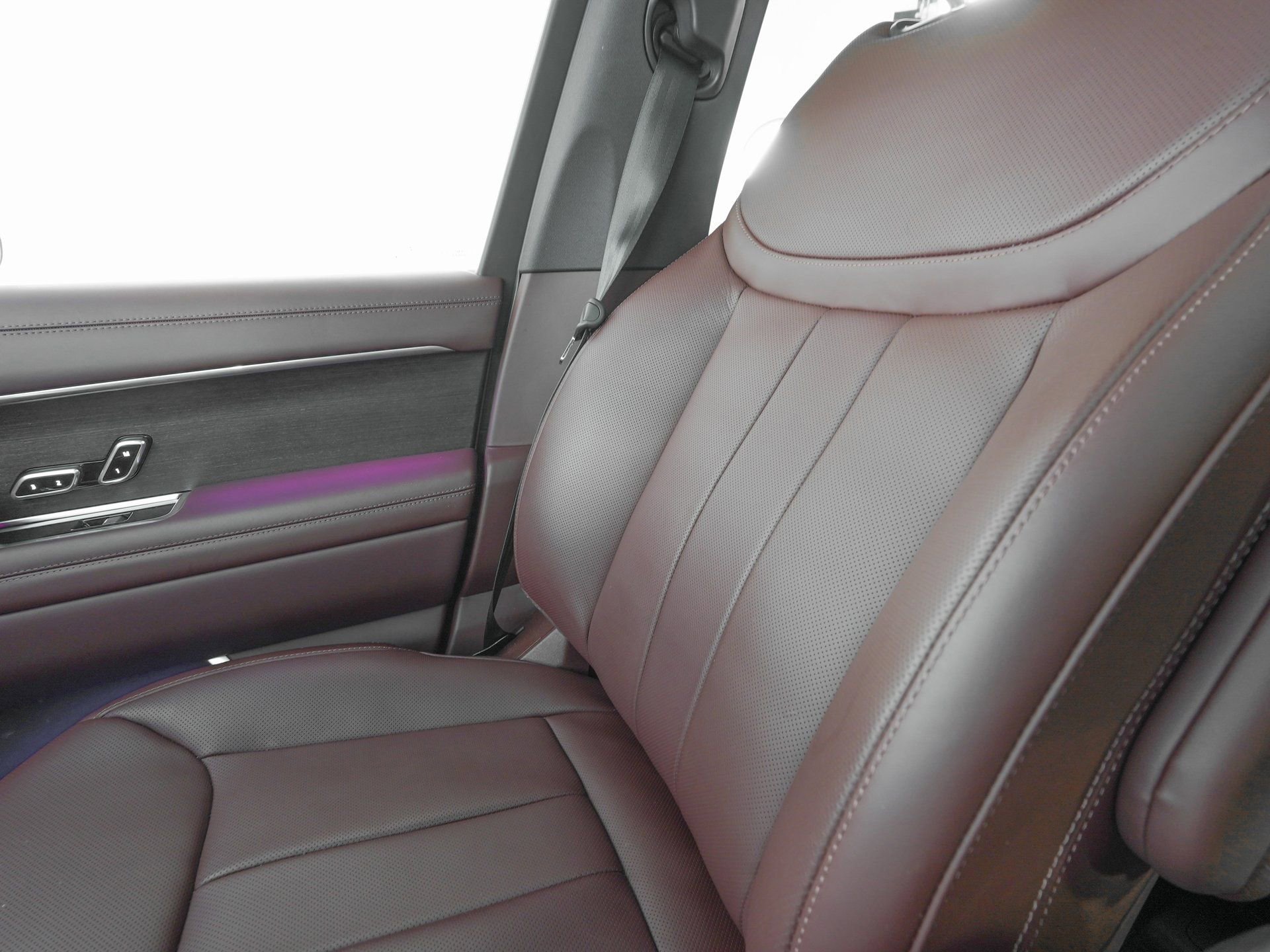 Used 2025 Land Rover Range Rover SE image 28