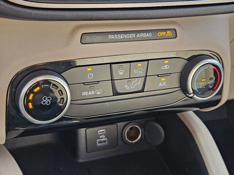 Used 2021 Ford Escape SE image 17