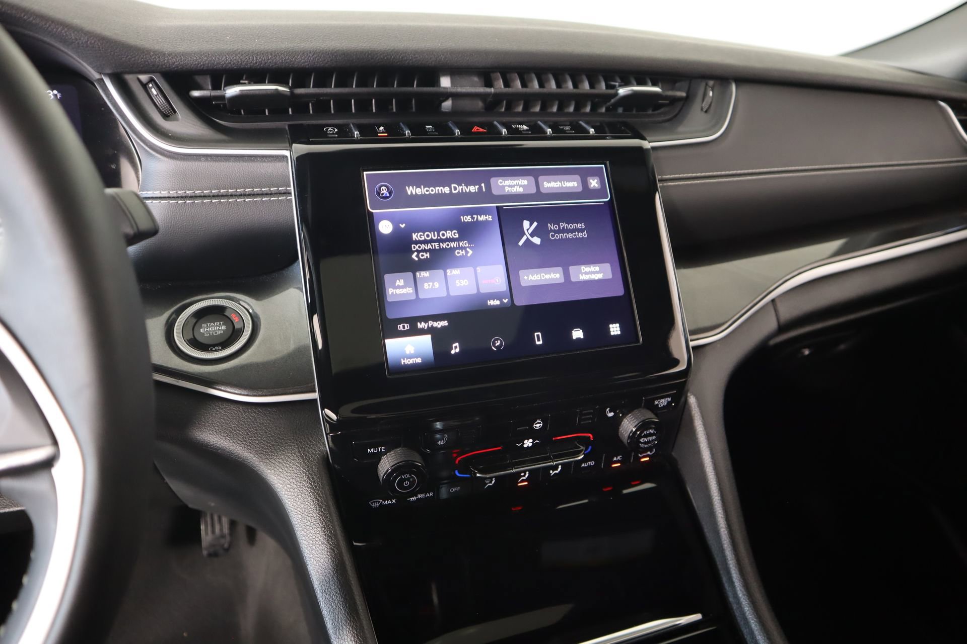 Used 2023 Jeep Grand Cherokee L Laredo image 5