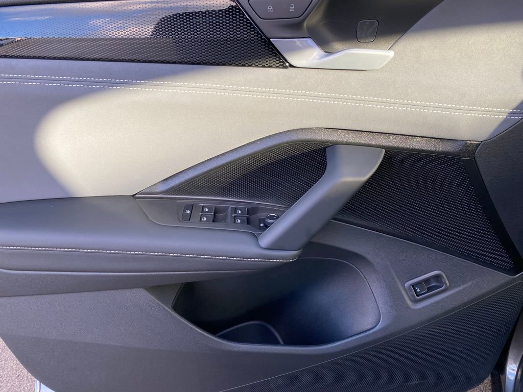 New 2025 Volkswagen Tiguan SE image 31