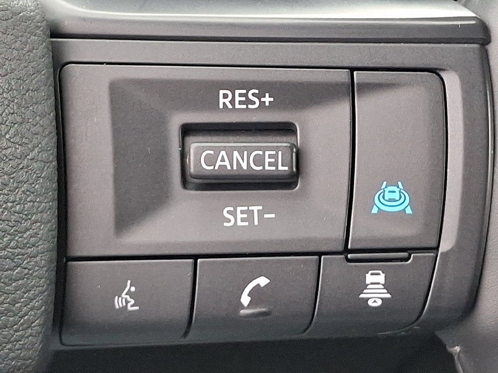 Used 2025 Nissan Rogue SV AWD/4WD image 22