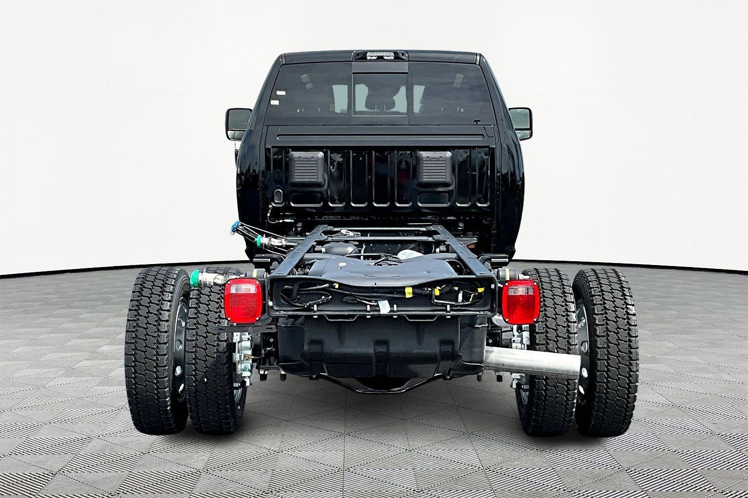 New 2026 RAM 4500 4x4 Crew Cab DRW image 5