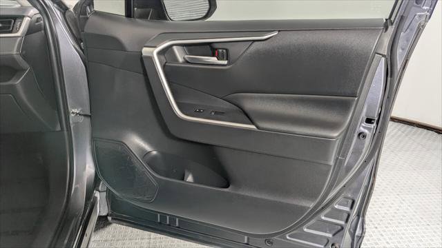 Used 2020 Toyota RAV4 XLE Premium image 19
