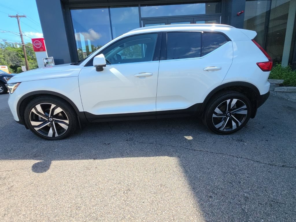 Used 2024 Volvo XC40 B5 Ultimate w/ Climate Package AWD/4WD image 3