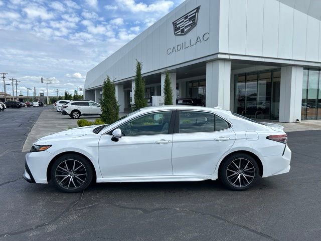 Used 2023 Toyota Camry SE FWD image 1