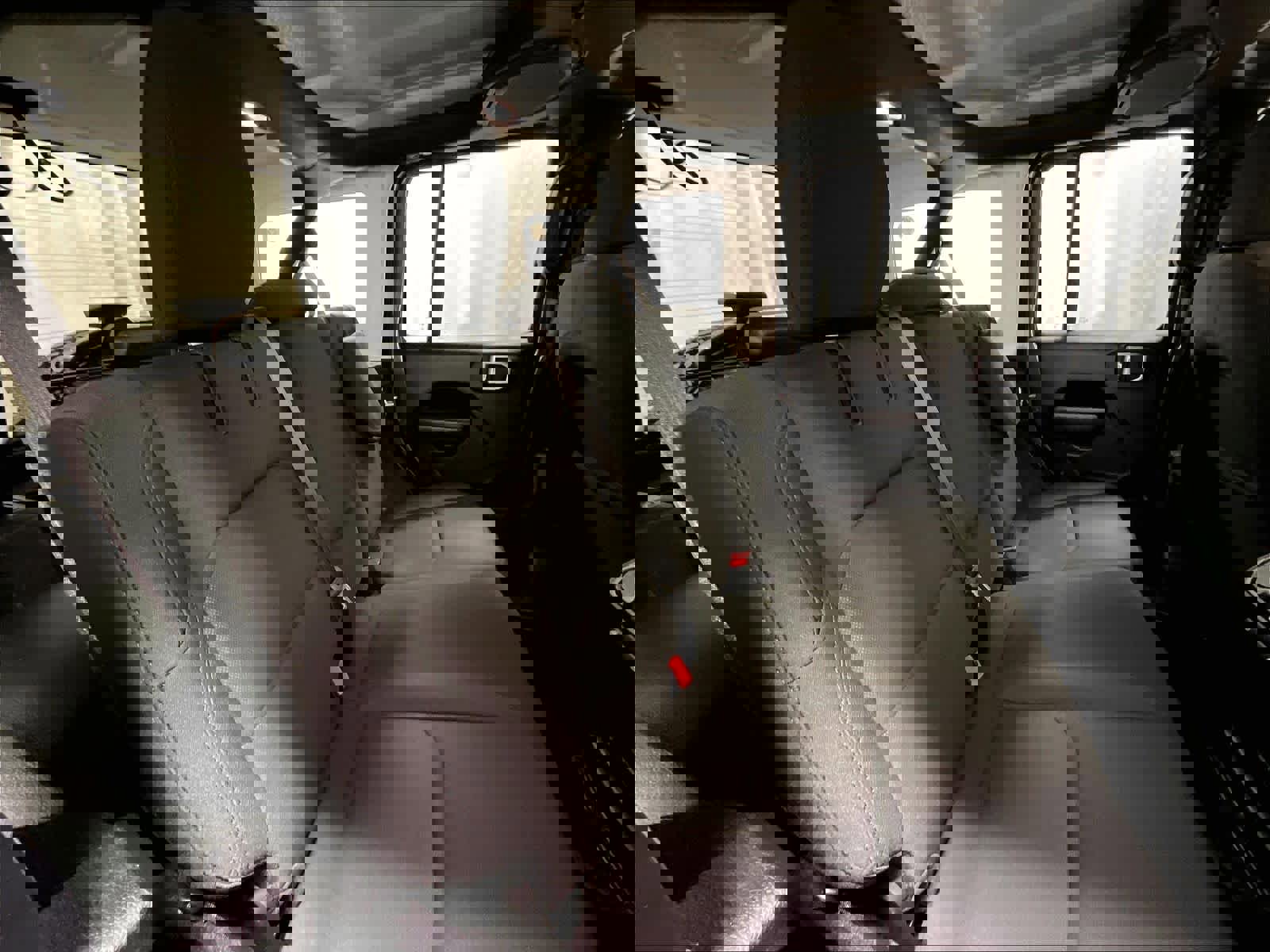 Used 2023 Jeep Wrangler Unlimited w/ Cold Weather Group AWD/4WD image 16