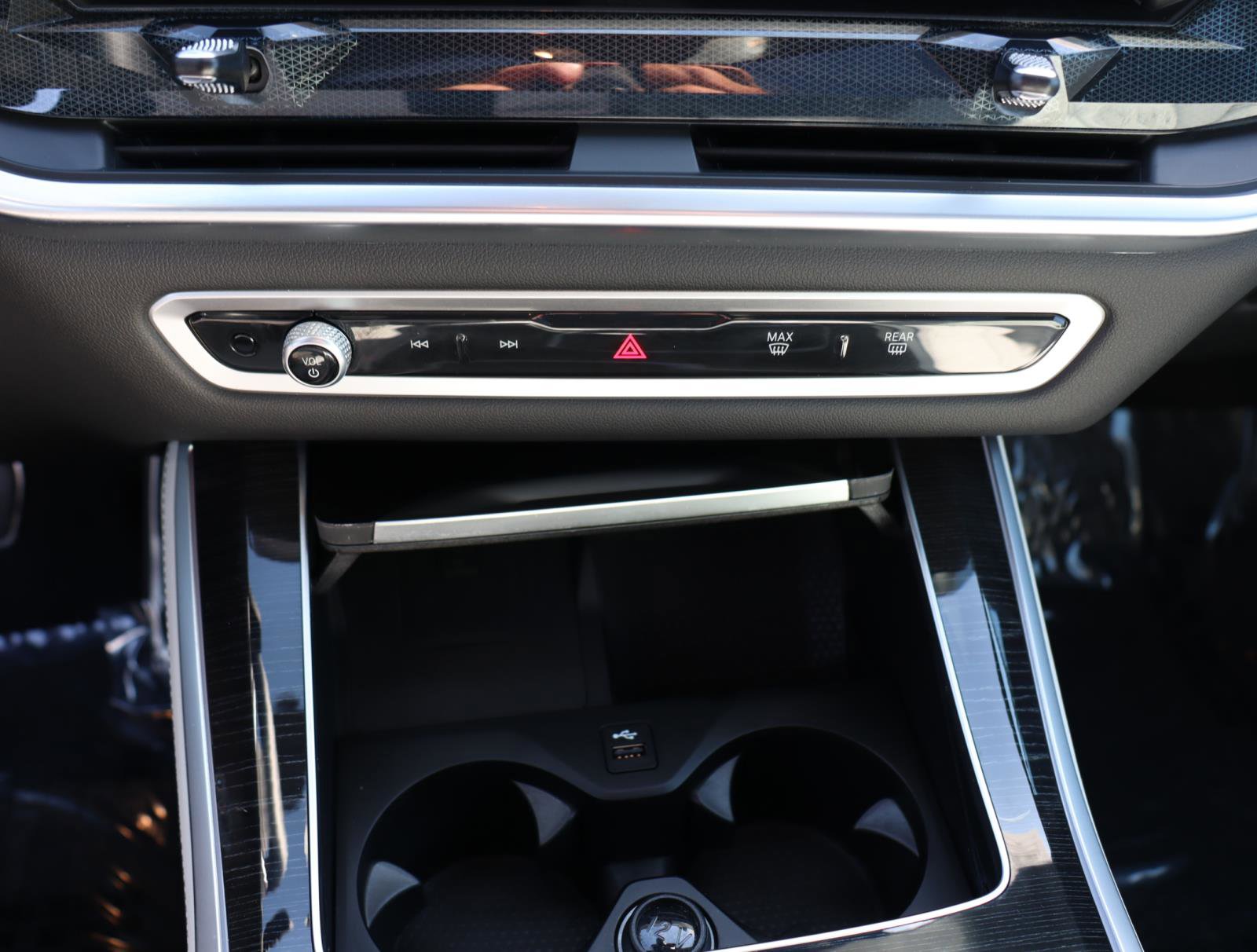 Used 2025 BMW X5 xDrive50e w/ M Sport Package image 25