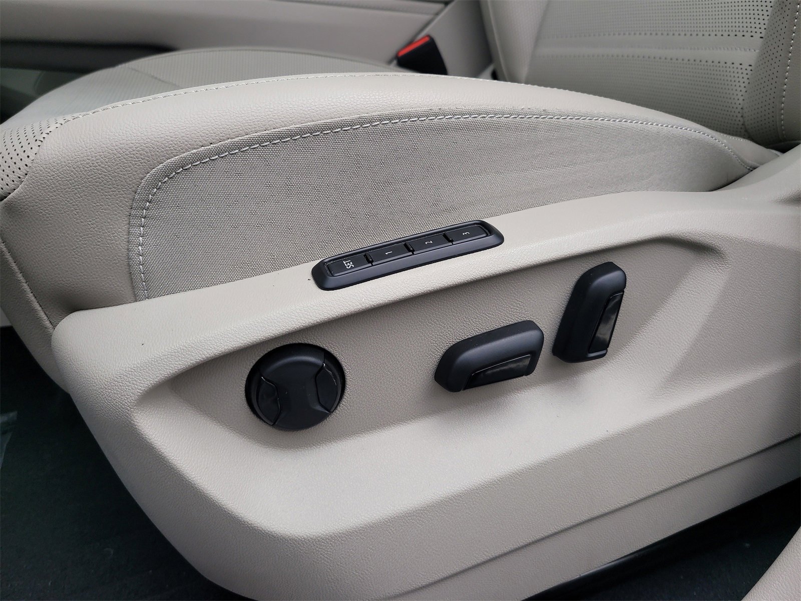 Certified 2025 Volkswagen Atlas SEL image 20