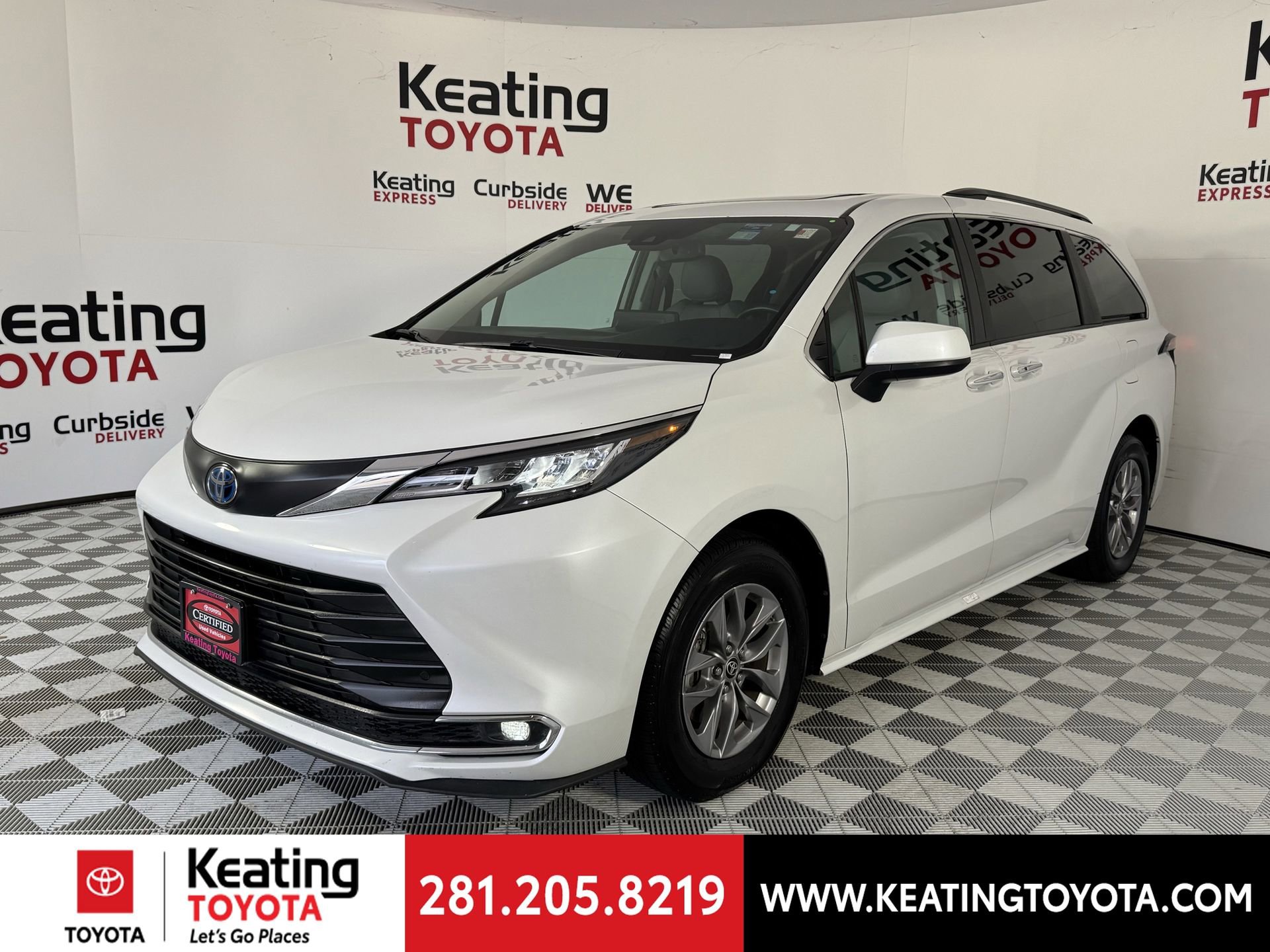 Certified 2024 Toyota Sienna XLE FWD image 10