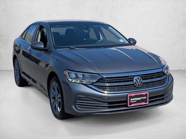 Used 2024 Volkswagen Jetta SE image 3