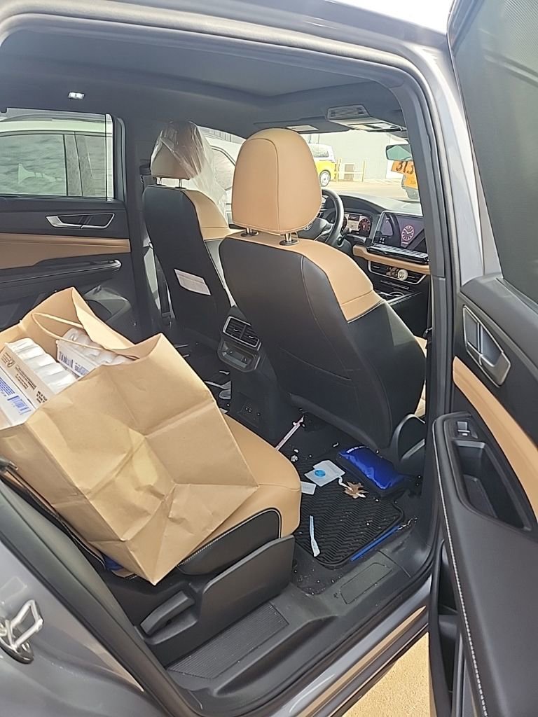 Used 2024 Volkswagen Atlas Cross Sport SEL R-Line image 7