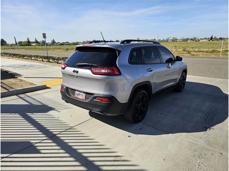 Used 2018 Jeep Cherokee Latitude w/ Altitude Package image 5