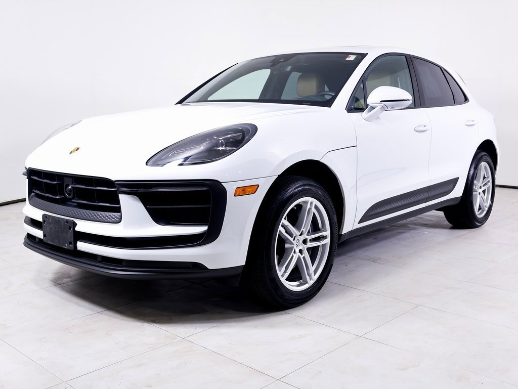 Used 2025 Porsche Macan image 1