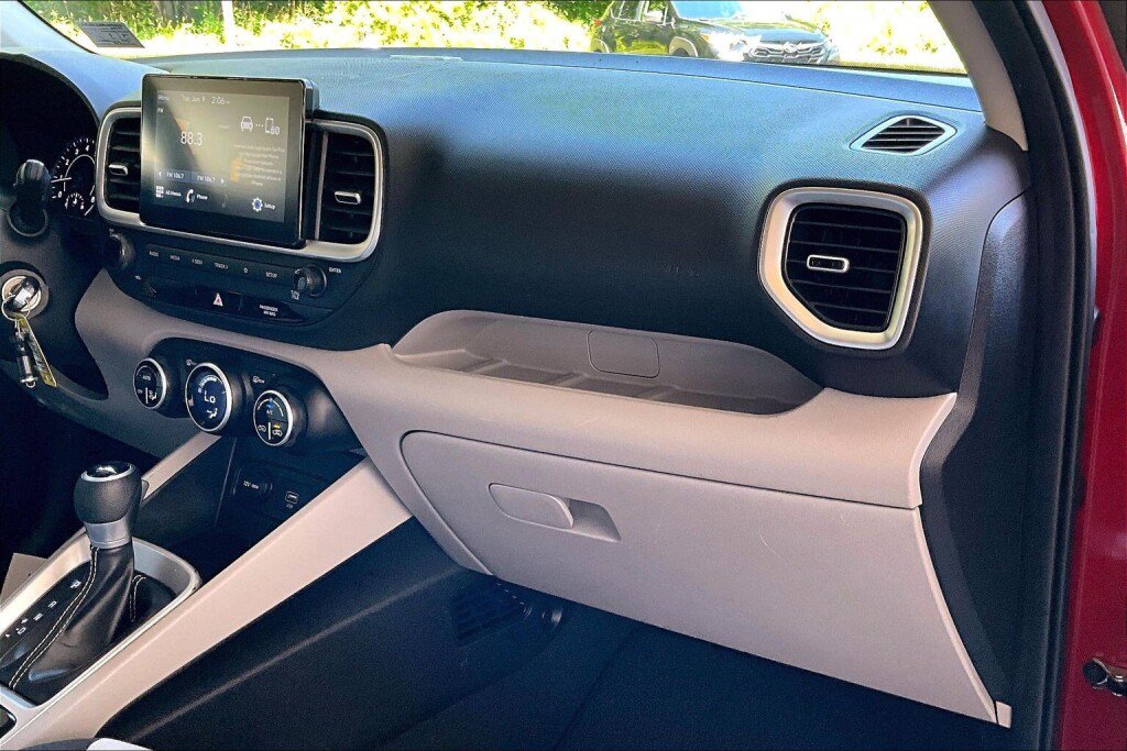 Used 2020 Hyundai Venue SEL FWD image 11