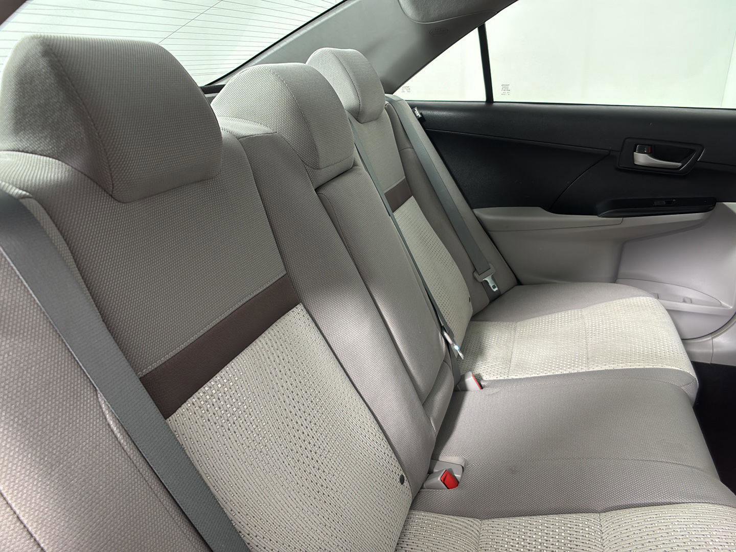 Used 2014 Toyota Camry LE FWD image 18