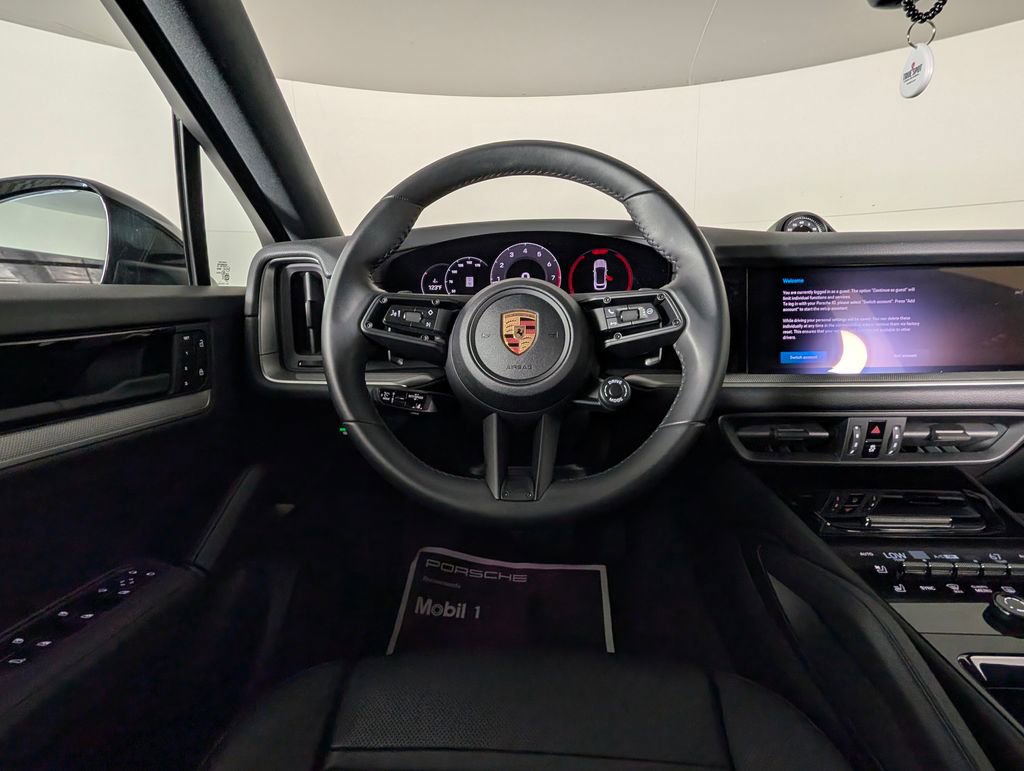 Certified 2025 Porsche Cayenne Coupe image 20