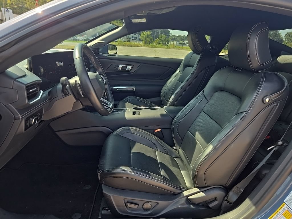 Used 2025 Ford Mustang GT Premium RWD image 15