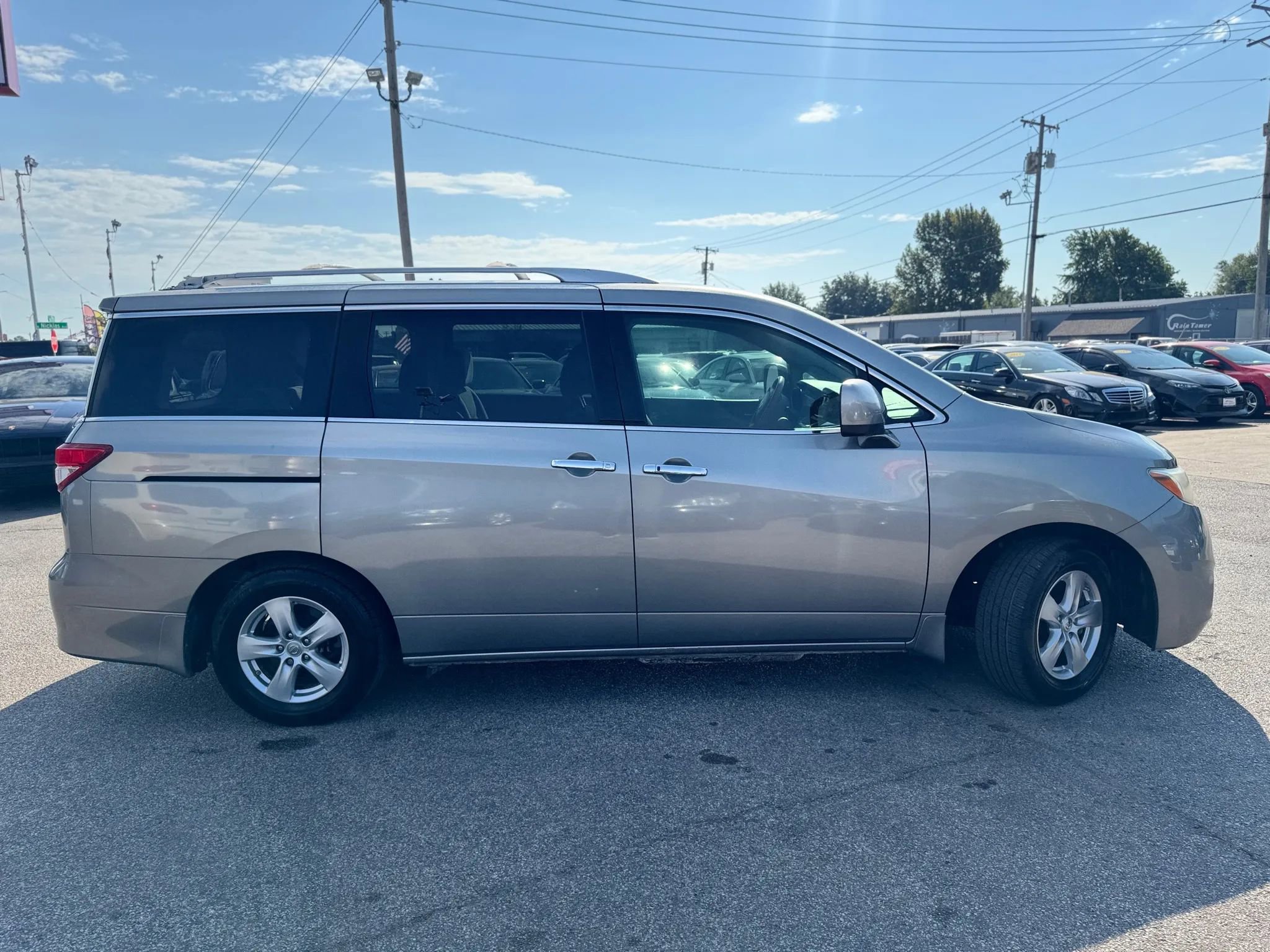 Used 2012 Nissan Quest SV image 2
