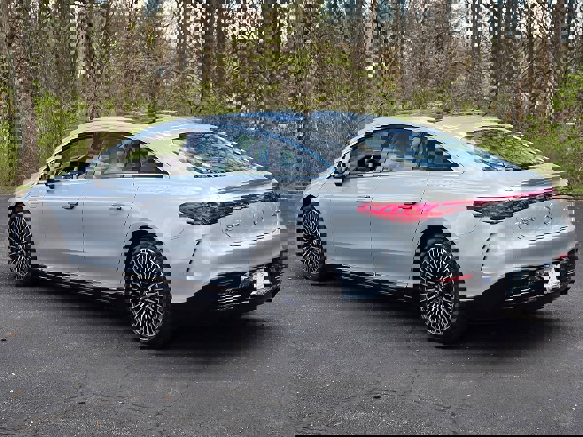 Used 2023 Mercedes-Benz EQS 580 4MATIC Sedan image 4