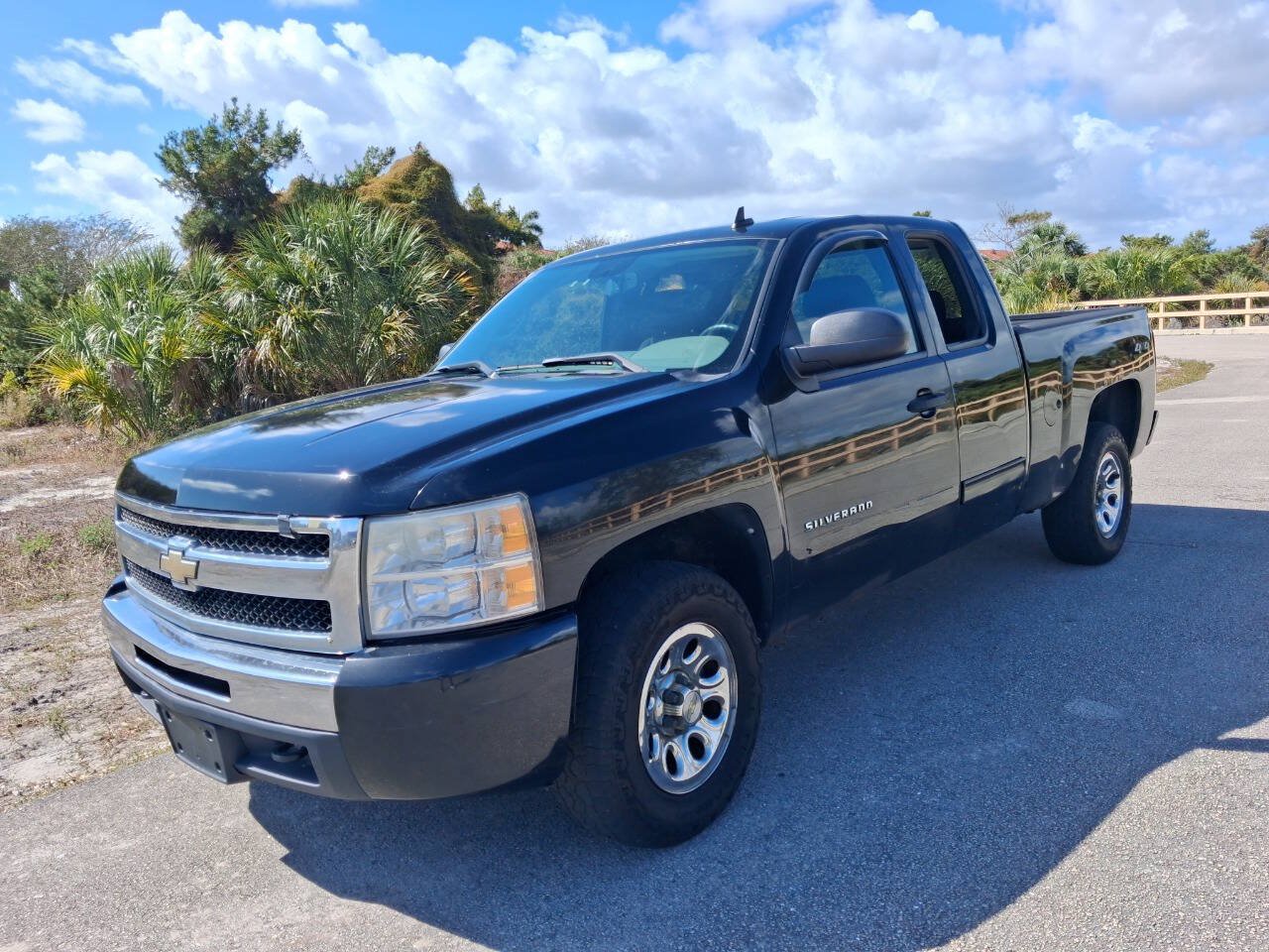 Used 2010 Chevrolet Silverado 1500 LS AWD/4WD image 2