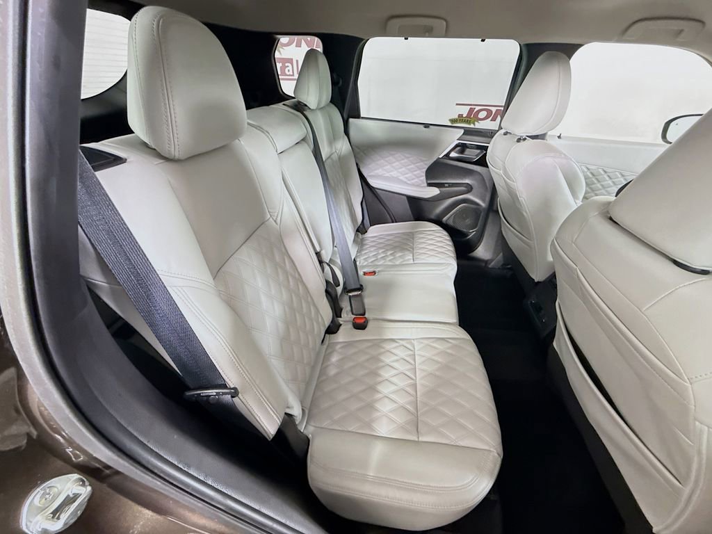 Used 2023 Mitsubishi Outlander SEL AWD/4WD image 32