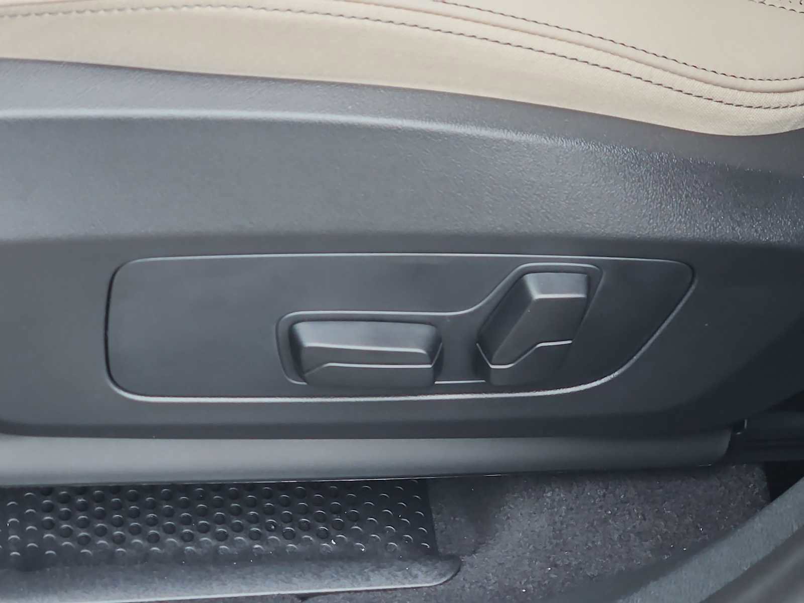 Used 2025 BMW X1 xDrive28i w/ Convenience Package image 17