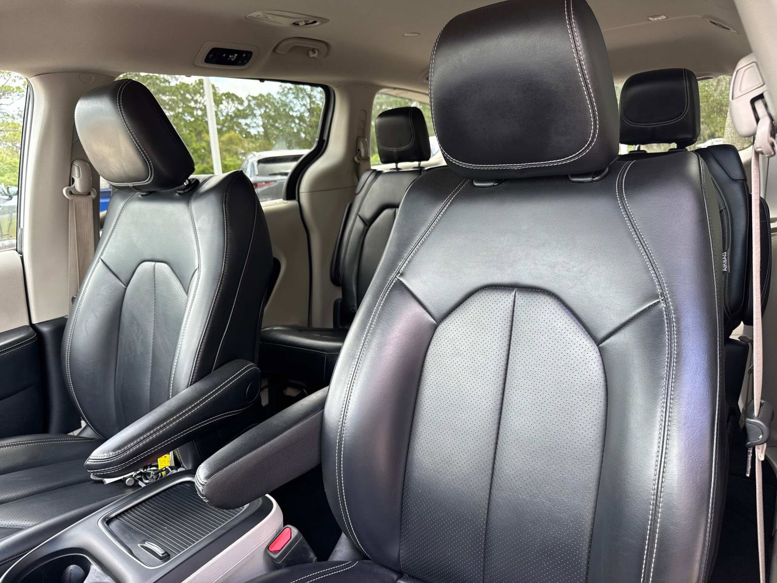 Certified 2023 Chrysler Pacifica Touring-L image 20