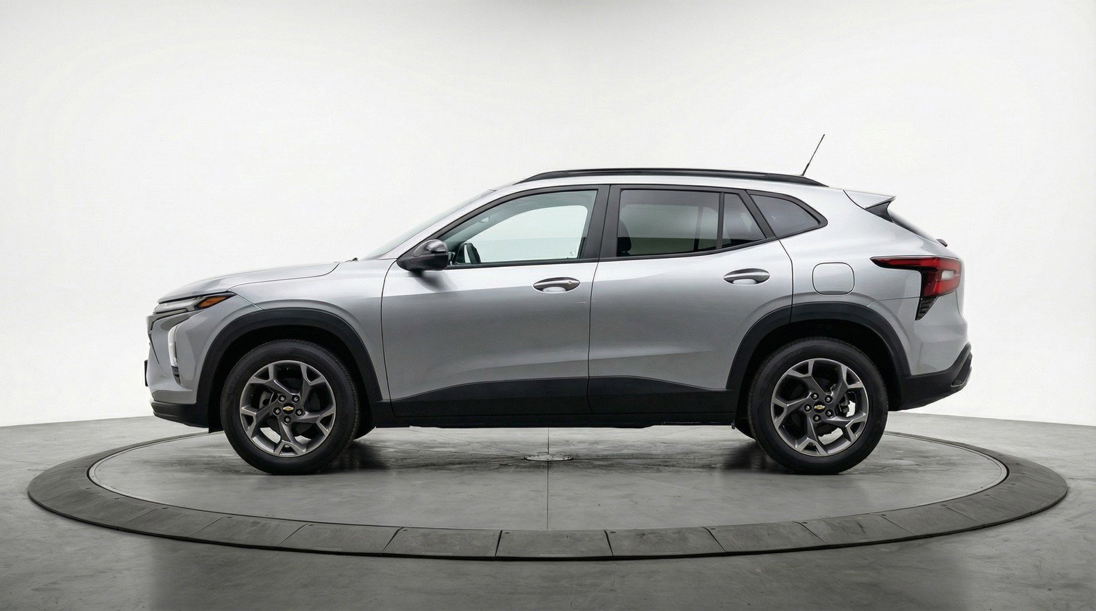 Used 2025 Chevrolet Trax LT w/ LT Convenience Package image 5