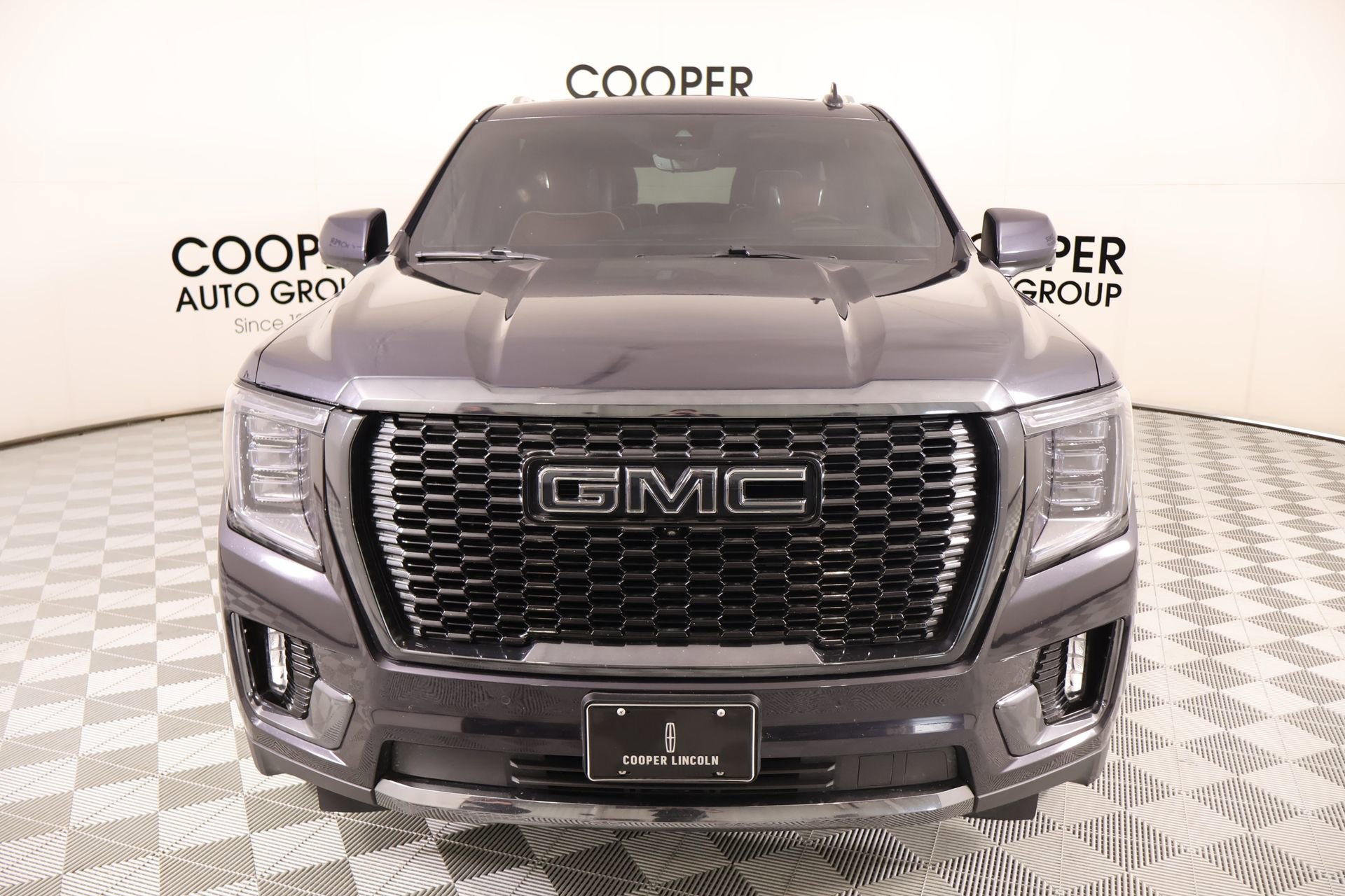 Used 2023 GMC Yukon XL Denali Ultimate AWD/4WD image 9