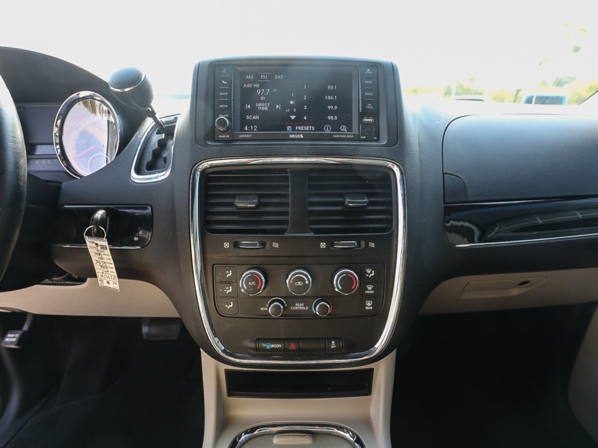 Used 2017 Dodge Grand Caravan SXT FWD image 16