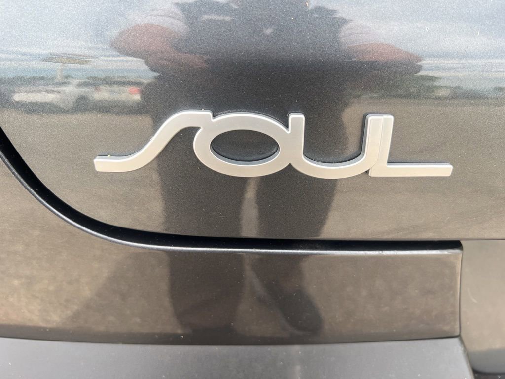 Certified 2022 Kia Soul LX w/ Technology Package FWD image 32